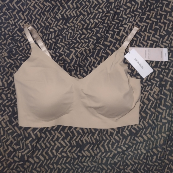 CALVIN KLEIN •NWT• NUDE INVISIBLES BRALETTE